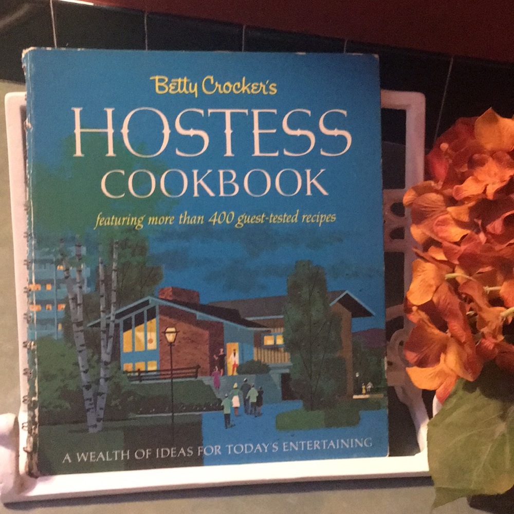 Betty Crocker first edition Hostess Cookbook 1967